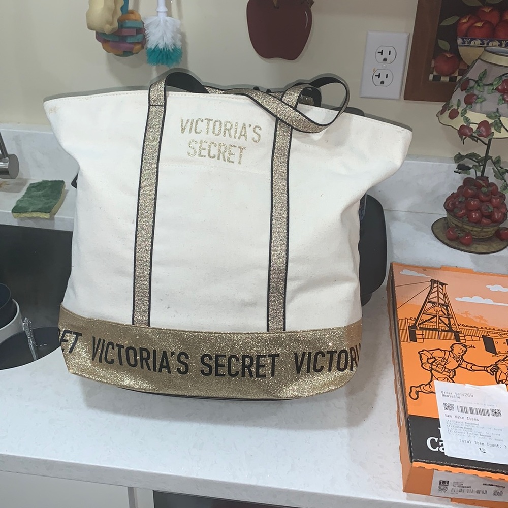 Victoria’s Secret large zip tote bag new without tags